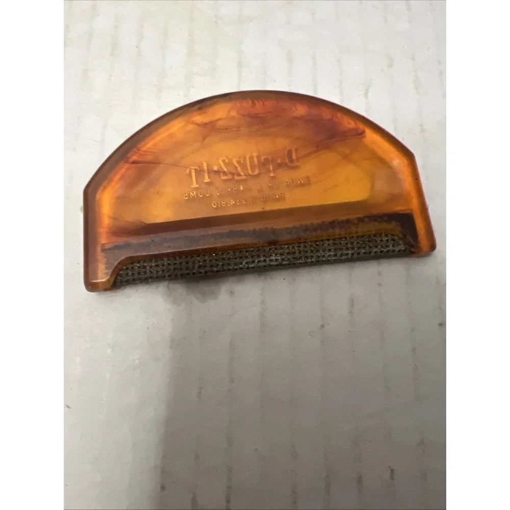 D*Fuzz*It Sweater & Fabric Comb w/Gold Color Holder
